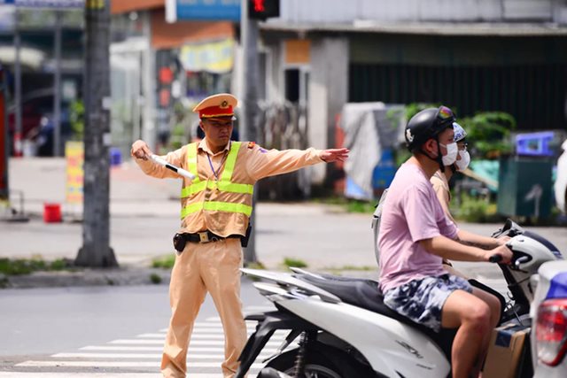 Miền Bắc oi nóng, Nam Bộ mưa lớn